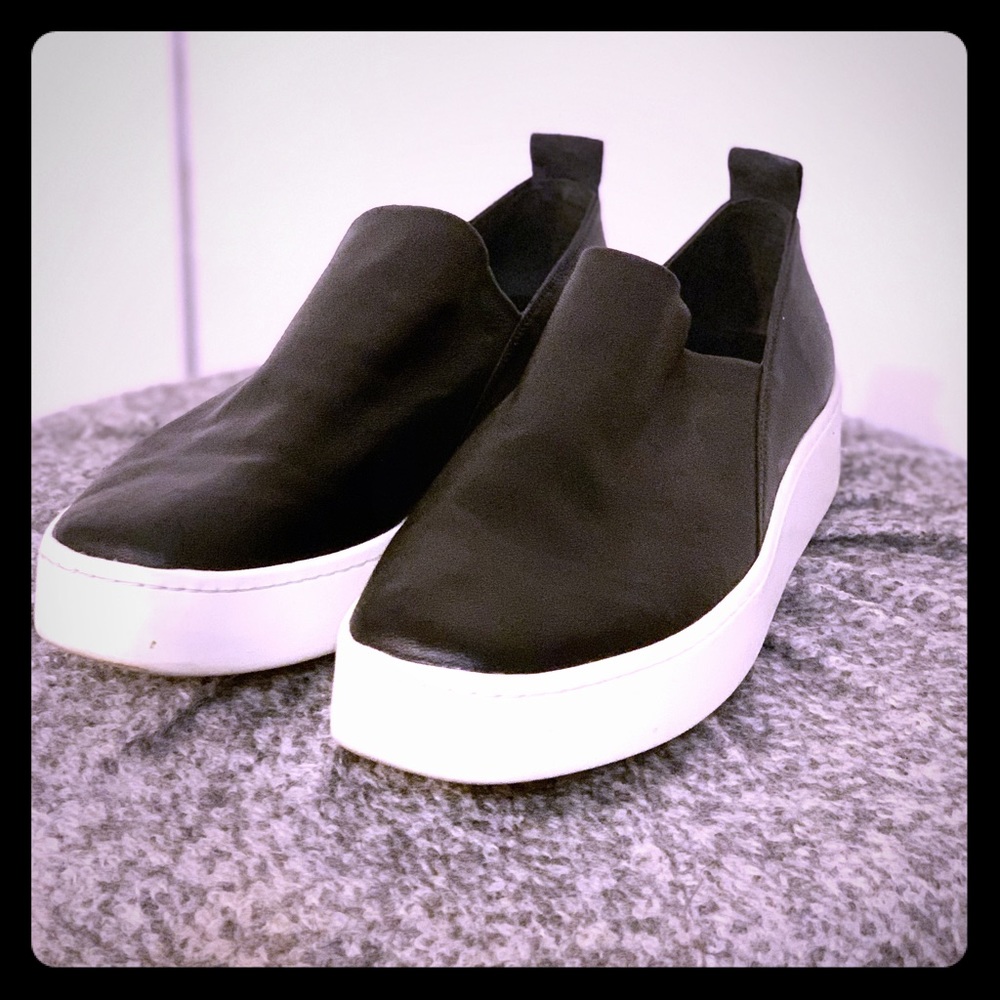 Brand new VINCE platform leather sneaks. Worn once